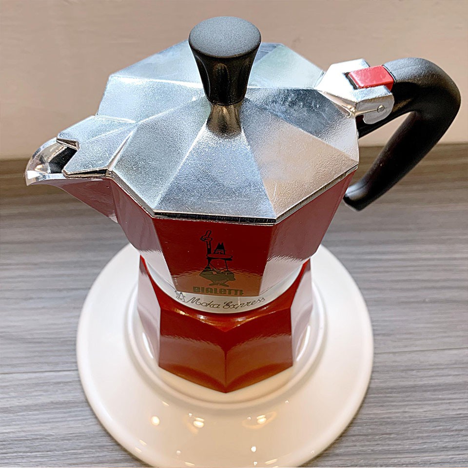https://thenob.coffee/wp-content/uploads/2021/05/Moka-Bialetti-Express-do-3-cup.jpg